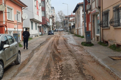 Kaleiçi Yollarına Topraklı Çözüm