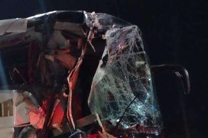 Kuzey Marmara Otoyolu'nda Yolcu Otobüsü Tıra Çarptı: 10 Yaralı