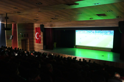 Saray’da Milli Maç Heyecanı Dev Ekranda Yaşandı