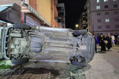 Tekirdağ'da 4 Araca Çarparak Devrilen Hafif Ticari Araçtaki 4 Kişi Yaralandı