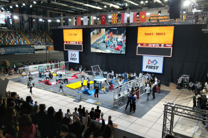 Ege’nin Genç Yetenekleri, Geleceğin Teknolojilerini FRC’de Yarıştırdı