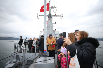 Çanakkale Boğazı'nda 73 Yıl Önce Batan Dumlupınar Denizaltısında Şehit Olan Denizciler Anıldı