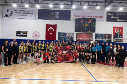 Başkan Yayla Voleybol Turnuvasında Sporculara Ödüllerini Verdi
