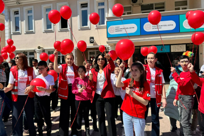 Edirne’de Otizmli Çocuklar Hayallerini Gökyüzüne Bıraktı