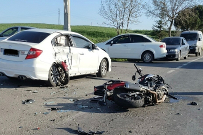 Motosiklet Otomobile Ok Gibi Saplandı