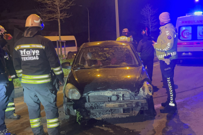 Alkollü Otomobil Sürücüsü Önce Ağaca, Ardından Tabelaya Çarparak Karşı Şeride Geçti