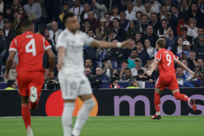 Bayern Münih ve Arsenal Avantajı Kaptı