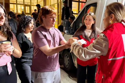 Türk Kızılay, Vizelere Hazırlanan Öğrencilere Çorba İkram Etti