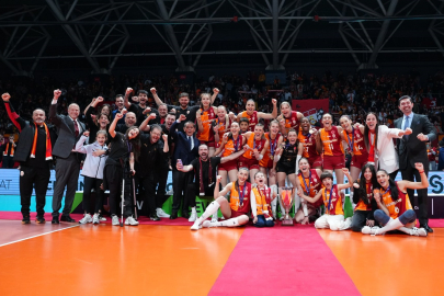 CEV Kupası Şampiyonu Galatasaray Kupasını Aldı