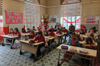 Kaymakam Özderin Öğrencilerle Okuma Etkinliğine Katıldı