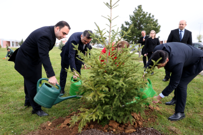 Kırklareli'nde Yükümlüler ve Protokol Üyeleri Fidan Dikti