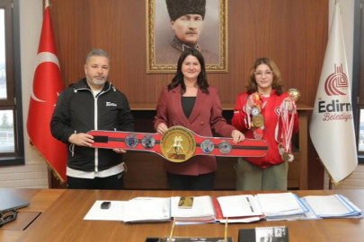 Şampiyon İzel Erim, Başkan Gencan’ı Ziyaret Etti