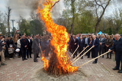 Edirne'deki Nevruz Ateşi Millet Bahçesinde Yakıldı