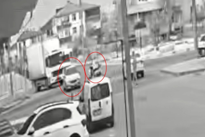 Otomobille Çarpışarak, Motosikletten Fırladı: Yürekleri Ağza Getiren Kaza Kamerada