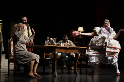 Lüleburgaz Tiyatro Festivali’nde “La Nona Süper Babaanne” Sahnelendi