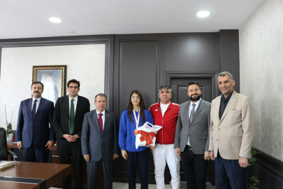 Türkiye Şampiyonu Kick Boksçudan Kaymakam Gürdal’a Ziyaret