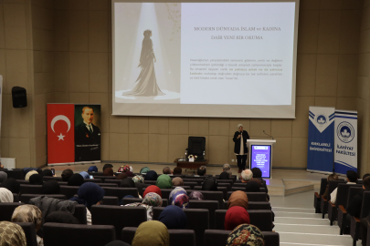 Kırklareli'nde "Modern Dünyada İslam ve Kadına Dair Yeni Bir Okuma" Konferansı Düzenlendi