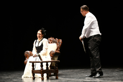 Lüleburgaz Tiyatro Festivali’nde “Ayı” Oyunu Sahnelendi