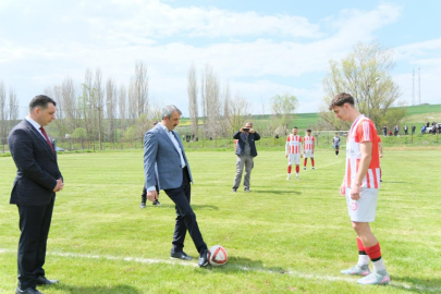 Yenilenen Lalapaşa Sahası'nda Başlama Vuruşunu Vali Sezer Yaptı