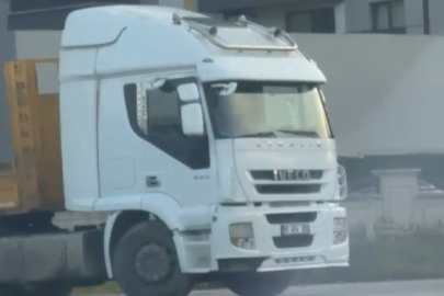 İkiz Plakalı Tır, Vatandaşın Dikkati Sayesinde Yakalandı