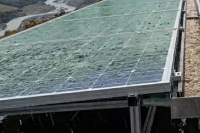 Yağmur Damlalarından Enerji Elde Edebilen Hibrit Panel Sistemi