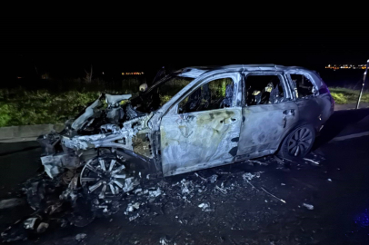 Kaputundan Duman Çıkan Jip Alevlere Teslim Oldu