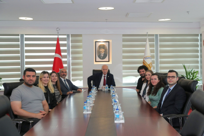 Rektör Hatipler, Zorunlu Hizmet Yapan Uzman Hekimlerle Bir Araya Geldi