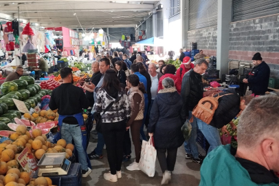 Edirne’de Cumartesi Pazarına Yoğun İlgi