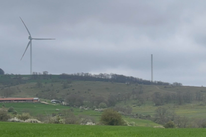 Sınır Hattında Rüzgar Türbini Parçalandı: Şiddetli Rüzgar Köyde Paniğe Yol Açtı