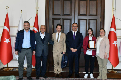 Tekirdağ’da Tasarım Yarışmasında Dereceye Giren Öğrenciler Ödüllendirildi