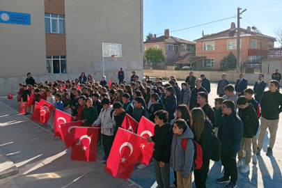 Kaymakam Kaynarca İlk ve Ortaokulu’nda Bayrak Törenine Katıldı