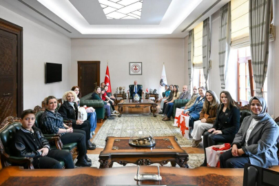 Resim Yarışmasında Dereceye Giren Öğrenciler Valilikte Kabul Edildi