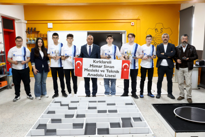 Lise Öğrencileri Robot Olimpiyatlarında Dünya Şampiyonu Oldu