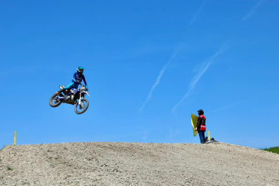 Hayrabolu’da Motokros Şampiyonası Heyecanı Sürüyor