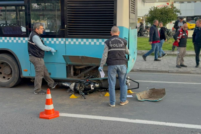 Tekirdağ'da Otobüse Arkadan Çarpan Motosikletteki 2 Kişi Yaralandı