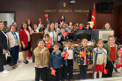 Edirne’de Minik Öğrenciler Adalet Sarayını Gezdi