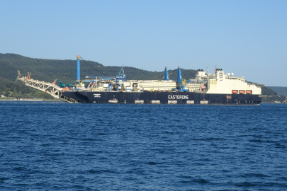 Derin Denizlerde Boru Döşeme Gemisi 'Castorone', Çanakkale Boğazı'ndan Geçti