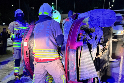 Edirne’de Refüje Çarpan Otomobil Yan Yattı