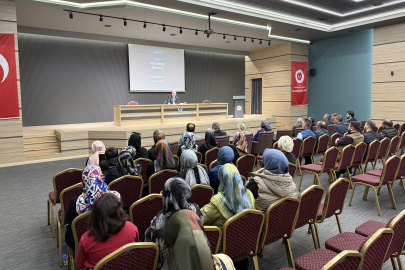 Tekirdağ'da "Dijital Dünyada Çocuk ve Aile" Konferansı Düzenlendi