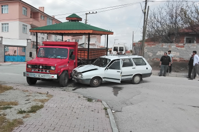Otomobil İle Kamyon Çarpıştı: 1 Ölü