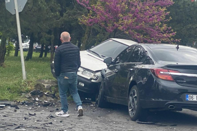 Tekirdağ'da Kaza Yapan Otomobil Park Halindeki Araca Çarptı
