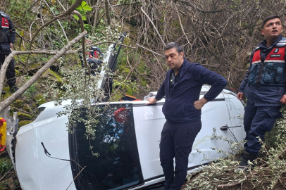 Çanakkale’de Otomobil Uçuruma Yuvarlandı, Sürücü Yaralandı