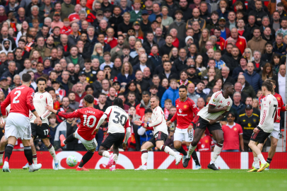 Dev Maçta Manchester United, Evinde Liverpool'u Yendi