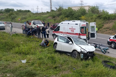 Çanakkale'de İki Otomobil Çarpıştı: 4 Kişi Yaralandı