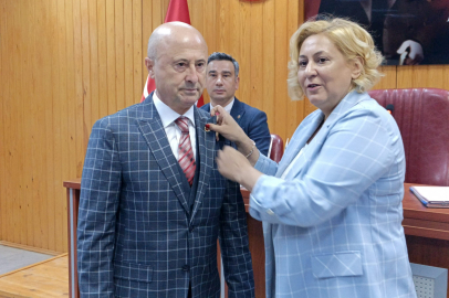 Meclisin Yeni Üyesine Rozet