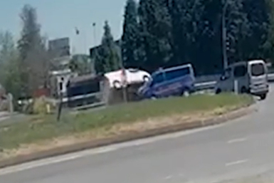 Lüleburgaz’da Jandarma Aracıyla Çarpışan Panelvan Takla Attı