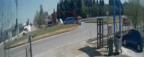 Lüleburgaz’da Jandarma Aracıyla Çarpışan Panelvan Takla Attı