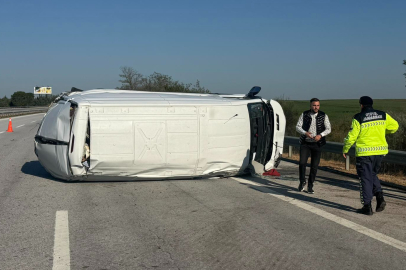 Edirne'de Devrilen Panelvanın Sürücüsü Yaralandı