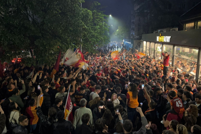Galatasaray Şampiyon, Yer Gök Sarı Kırmızı