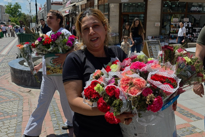 Edirne'de Anneler Günü'nde Çiçek Satan Kadınlar